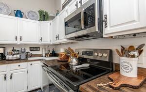 Cozy Cottage Near Lake Geneva with Hot Tub - Williams Bay, Wisconsin