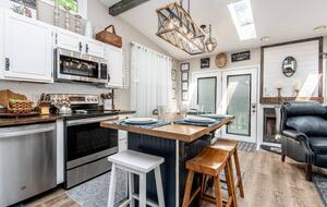 Cozy Cottage Near Lake Geneva with Hot Tub - Williams Bay, Wisconsin