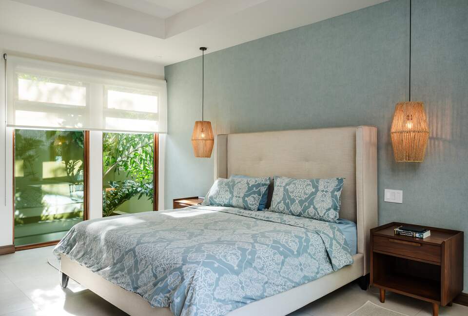 Master Bedroom (Upper Level)