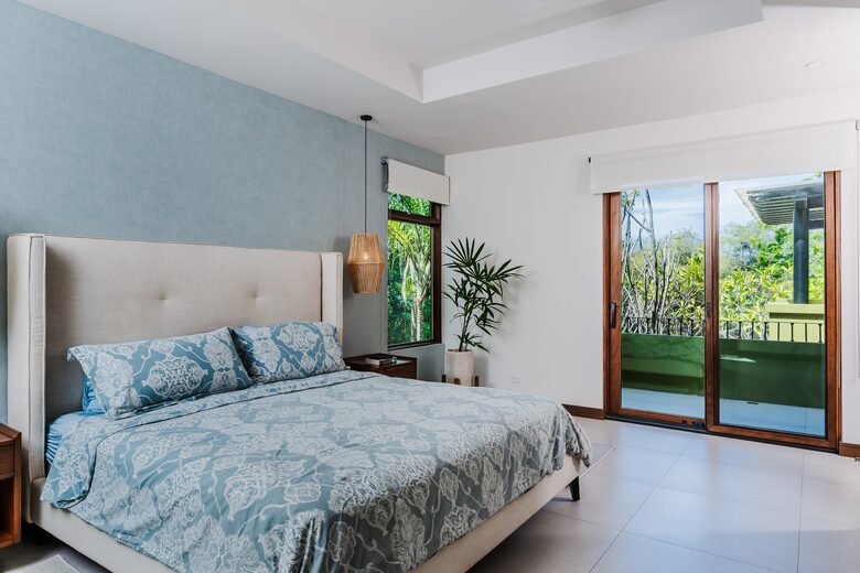 Master Bedroom (Upper)