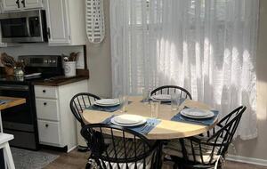 Cozy Cottage Near Lake Geneva with Hot Tub - Williams Bay, Wisconsin