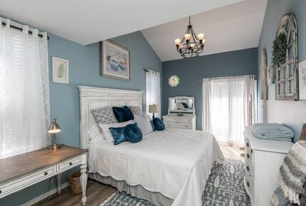 Cozy Cottage Near Lake Geneva with Hot Tub - Williams Bay, Wisconsin