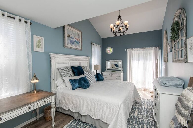 Cozy Cottage Near Lake Geneva with Hot Tub - Williams Bay, Wisconsin