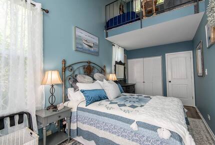 Cozy Cottage Near Lake Geneva with Hot Tub - Williams Bay, Wisconsin