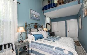 Cozy Cottage Near Lake Geneva with Hot Tub - Williams Bay, Wisconsin