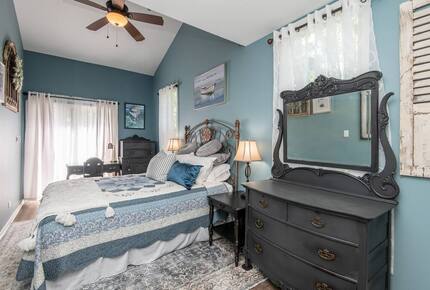 Cozy Cottage Near Lake Geneva with Hot Tub - Williams Bay, Wisconsin