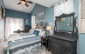 Cozy Cottage Near Lake Geneva with Hot Tub - Williams Bay, Wisconsin