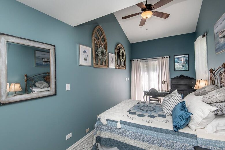 Cozy Cottage Near Lake Geneva with Hot Tub - Williams Bay, Wisconsin