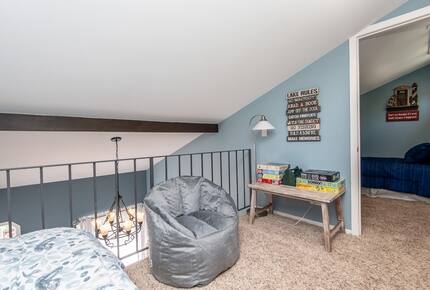 Cozy Cottage Near Lake Geneva with Hot Tub - Williams Bay, Wisconsin