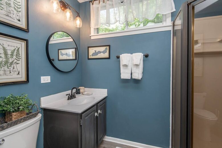 Cozy Cottage Near Lake Geneva with Hot Tub - Williams Bay, Wisconsin