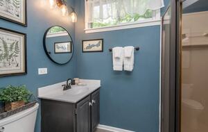 Cozy Cottage Near Lake Geneva with Hot Tub - Williams Bay, Wisconsin