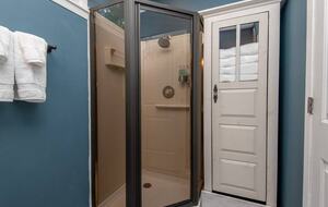 Cozy Cottage Near Lake Geneva with Hot Tub - Williams Bay, Wisconsin