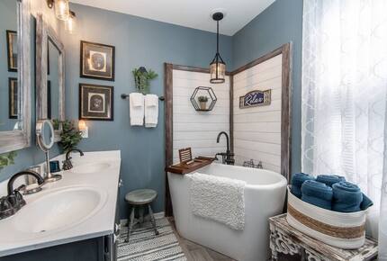 Cozy Cottage Near Lake Geneva with Hot Tub - Williams Bay, Wisconsin