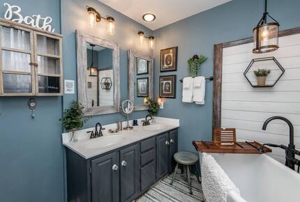 Cozy Cottage Near Lake Geneva with Hot Tub - Williams Bay, Wisconsin