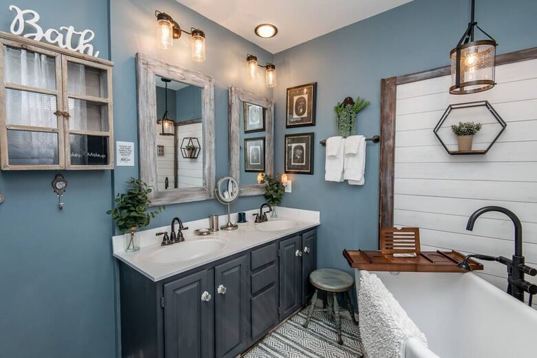 Cozy Cottage Near Lake Geneva with Hot Tub - Williams Bay, Wisconsin