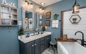 Cozy Cottage Near Lake Geneva with Hot Tub - Williams Bay, Wisconsin