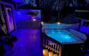 Cozy Cottage Near Lake Geneva with Hot Tub - Williams Bay, Wisconsin