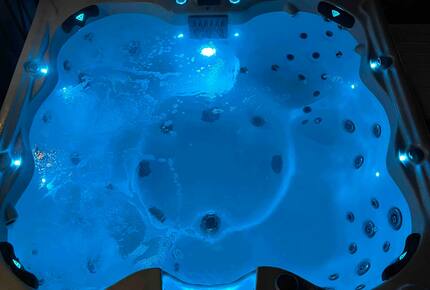 Cozy Cottage Near Lake Geneva with Hot Tub - Williams Bay, Wisconsin