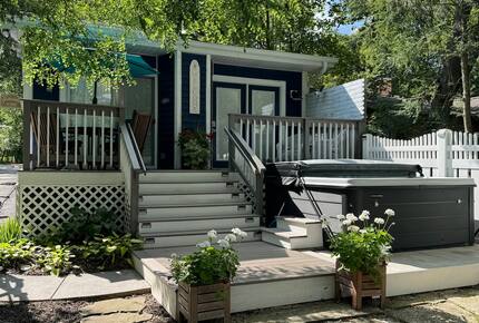 Cozy Cottage Near Lake Geneva with Hot Tub - Williams Bay, Wisconsin