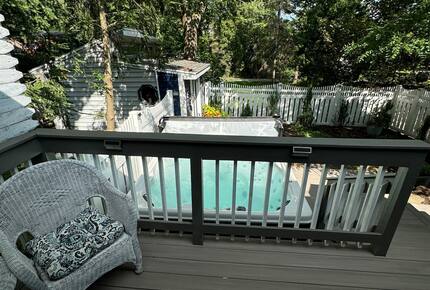 Cozy Cottage Near Lake Geneva with Hot Tub - Williams Bay, Wisconsin