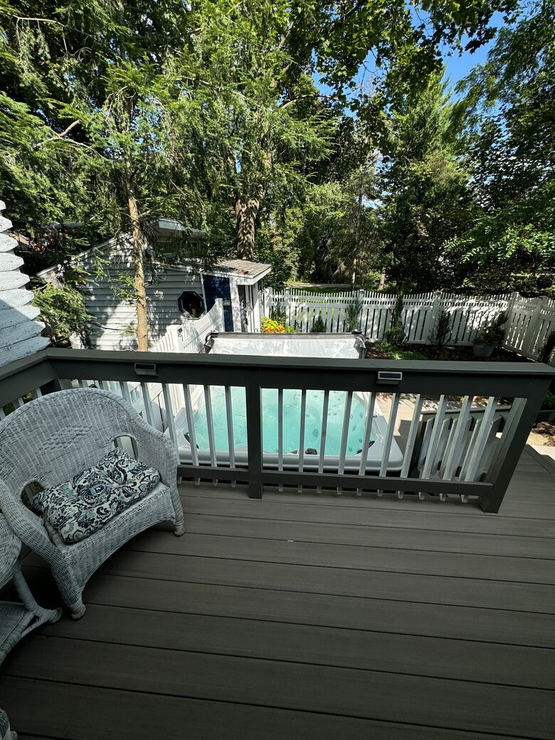 Cozy Cottage Near Lake Geneva with Hot Tub - Williams Bay, Wisconsin