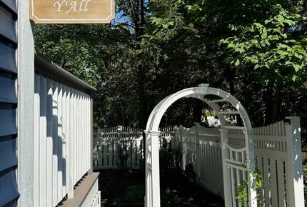 Cozy Cottage Near Lake Geneva with Hot Tub - Williams Bay, Wisconsin