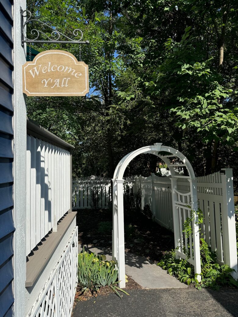 Cozy Cottage Near Lake Geneva with Hot Tub - Williams Bay, Wisconsin