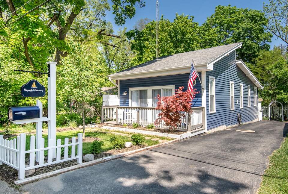 Cozy Cottage Near Lake Geneva with Hot Tub - Williams Bay, Wisconsin