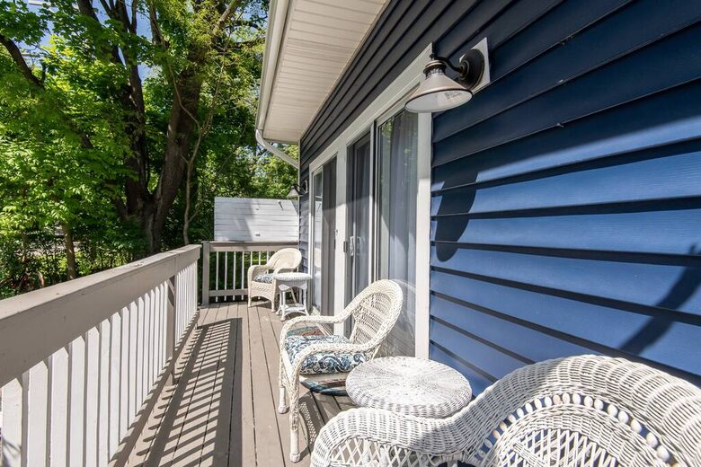 Cozy Cottage Near Lake Geneva with Hot Tub - Williams Bay, Wisconsin