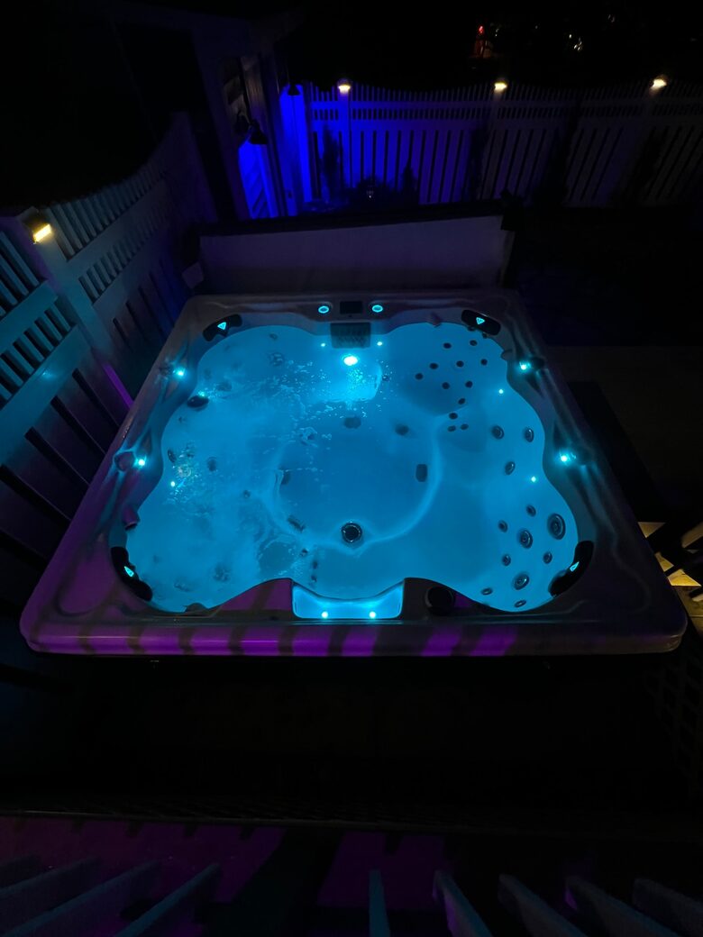 Cozy Cottage Near Lake Geneva with Hot Tub - Williams Bay, Wisconsin