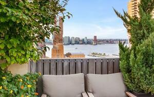 Elevated Elegance | 360° Terrace Penthouse Overlooking Manhattan’s Landmarks - New York City, New York