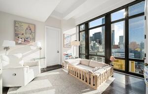 Elevated Elegance | 360° Terrace Penthouse Overlooking Manhattan’s Landmarks - New York City, New York