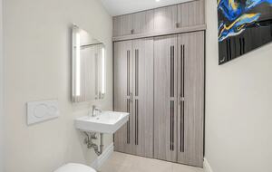 Elevated Elegance | 360° Terrace Penthouse Overlooking Manhattan’s Landmarks - New York City, New York