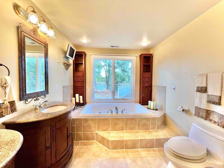 The Chesapeake Haven | 5-Acre Private Beach Getaway - Gloucester County, Virginia