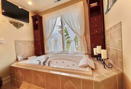 The Chesapeake Haven | 5-Acre Private Beach Getaway - Gloucester County, Virginia