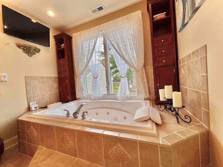 The Chesapeake Haven | 5-Acre Private Beach Getaway - Gloucester County, Virginia