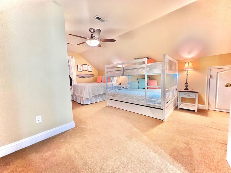 The Chesapeake Haven | 5-Acre Private Beach Getaway - Gloucester County, Virginia