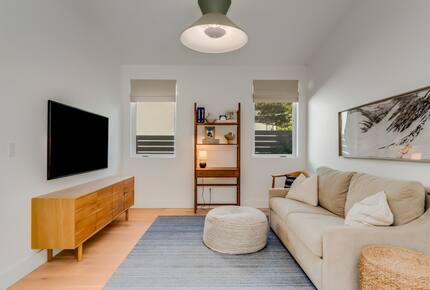 Bright Coastal Getaway Near the Ocean - Manzanita, Oregon