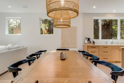 Bright Coastal Getaway Near the Ocean - Manzanita, Oregon