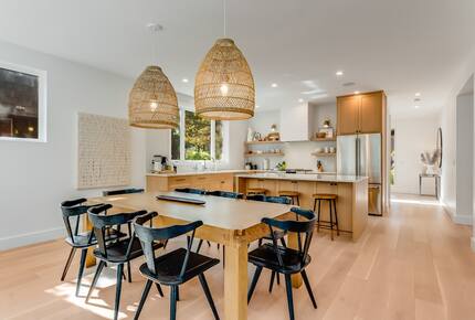 Bright Coastal Getaway Near the Ocean - Manzanita, Oregon