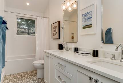 Bright Coastal Getaway Near the Ocean - Manzanita, Oregon