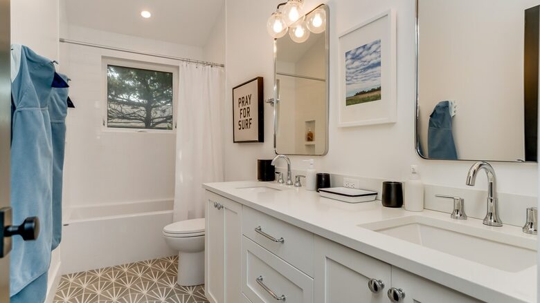 Bright Coastal Getaway Near the Ocean - Manzanita, Oregon