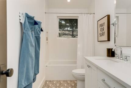 Bright Coastal Getaway Near the Ocean - Manzanita, Oregon