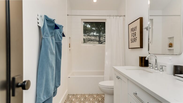 Bright Coastal Getaway Near the Ocean - Manzanita, Oregon