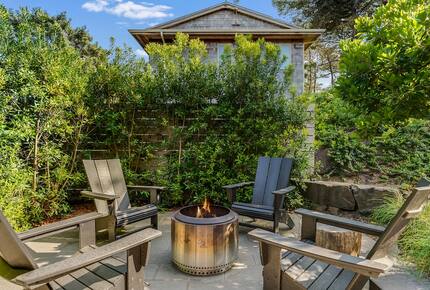 Bright Coastal Getaway Near the Ocean - Manzanita, Oregon