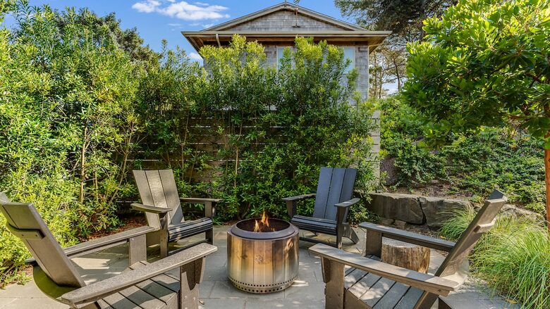 Bright Coastal Getaway Near the Ocean - Manzanita, Oregon