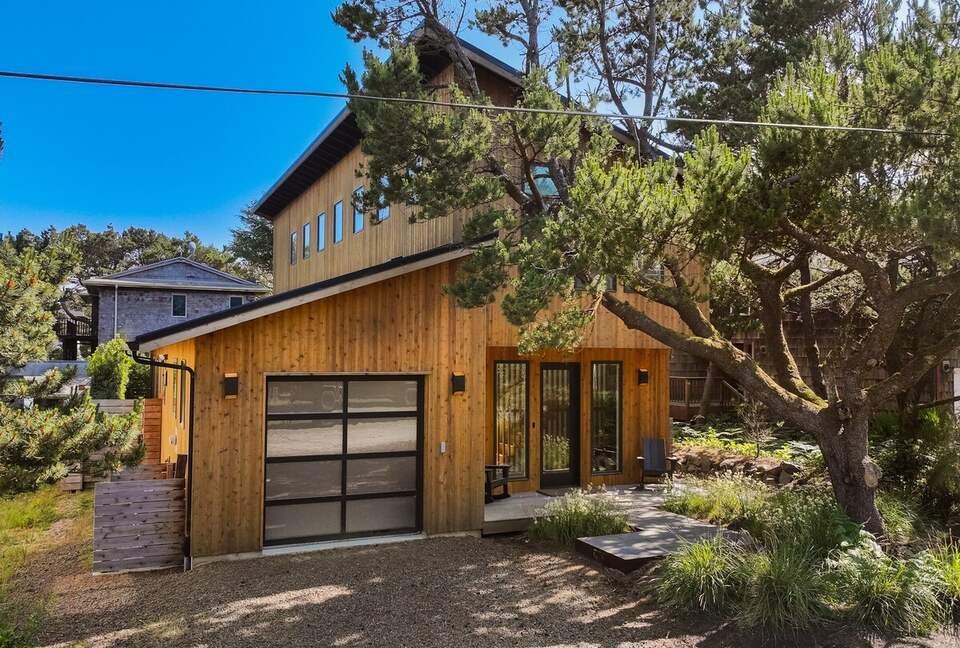 Bright Coastal Getaway Near the Ocean - Manzanita, Oregon