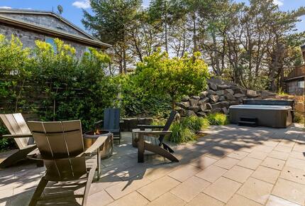 Bright Coastal Getaway Near the Ocean - Manzanita, Oregon