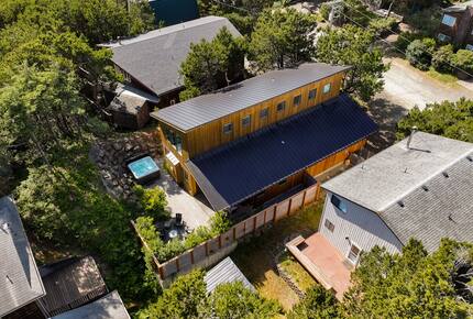 Bright Coastal Getaway Near the Ocean - Manzanita, Oregon