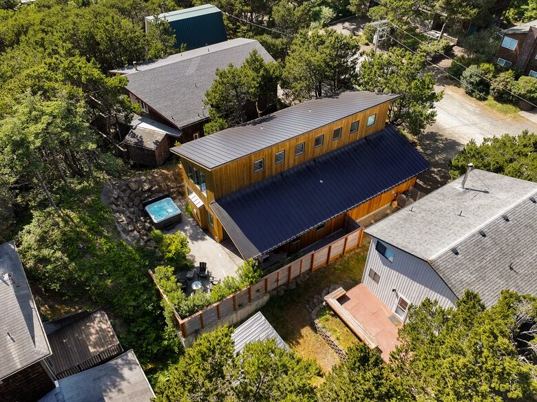 Bright Coastal Getaway Near the Ocean - Manzanita, Oregon